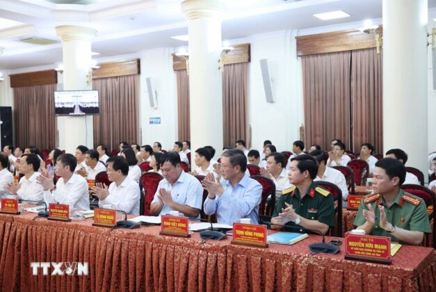 C&aacute;c đại biểu tham dự buổi l&agrave;m việc.