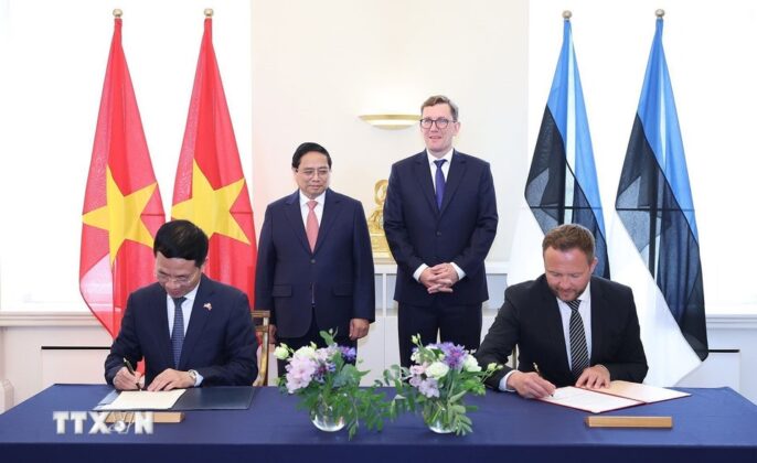 Thủ tướng Phạm Minh Ch&iacute;nh v&agrave; Thủ tướng Estonia Kristen Michal chứng kiến lễ k&yacute; Bản ghi nhớ về hợp t&aacute;c chuyển đổi số v&agrave; kinh tế số giữa Bộ Khoa học v&agrave; C&ocirc;ng nghệ Việt Nam với Bộ Tư ph&aacute;p v&agrave; Chuyển đổi số Estonia.