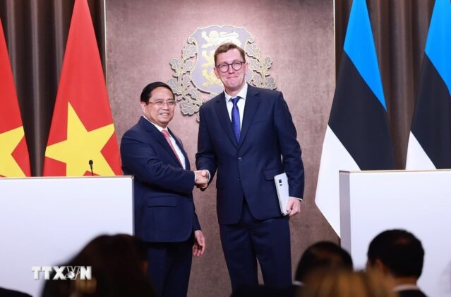 Thủ tướng Phạm Minh Ch&iacute;nh v&agrave; Thủ tướng Estonia Kristen Michal tại cuộc họp b&aacute;o sau hội đ&agrave;m.