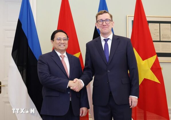 Thủ tướng Phạm Minh Ch&iacute;nh hội đ&agrave;m với Thủ tướng Cộng h&ograve;a Estonia Kristen Michal.