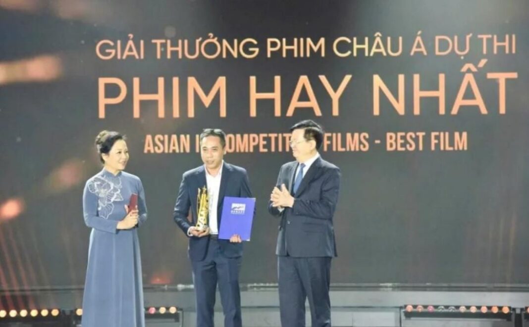 Bế mạc Liên hoan phim Châu Á Đà Nẵng lần III: Chị Dâu thắng lớn, Victor Vũ là đạo diễn xuất sắc nhất Bế mạc Liên hoan phim Châu Á Đà Nẵng lần III: Chị Dâu thắng lớn, Victor Vũ là đạo diễn xuất sắc nhất