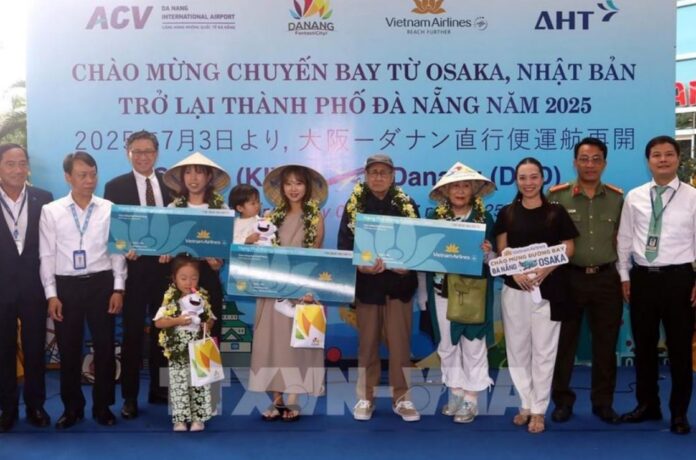 Đà Nẵng đón chuyến bay đầu tiên từ Osaka (Nhật Bản) sau thời gian tạm dừng Đà Nẵng đón chuyến bay đầu tiên từ Osaka (Nhật Bản) sau thời gian tạm dừng