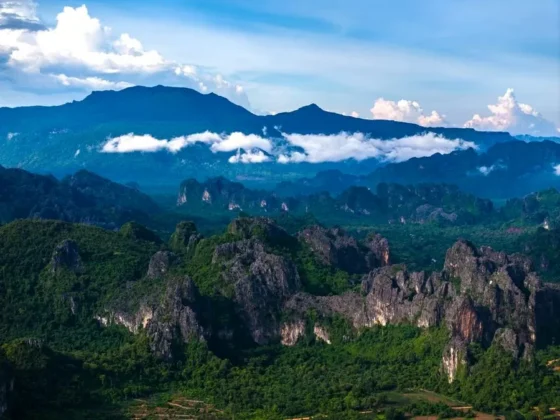 Theo th&ocirc;ng tin từ Bộ Văn h&oacute;a, Thể thao v&agrave; Du lịch, ng&agrave;y 13/7, tại Kỳ họp lần thứ 47 của Ủy ban Di sản thế giới diễn ra tại Paris (Ph&aacute;p), UNESCO đ&atilde; ch&iacute;nh thức th&ocirc;ng qua quyết định điều chỉnh ranh giới Di sản Thi&ecirc;n nhi&ecirc;n thế giới Vườn quốc gia Phong Nha &ndash; Kẻ B&agrave;ng (Quảng B&igrave;nh, Việt Nam) để bao gồm cả Vườn quốc gia Hin Nam No (Khammouane, L&agrave;o).