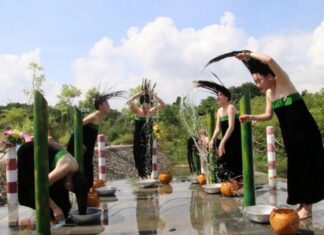 Nghi lễ gội đầu của người Thái trắng: Nét đẹp văn hóa độc đáo vùng Tây Bắc Nghi lễ gội đầu của người Thái trắng: Nét đẹp văn hóa độc đáo vùng Tây Bắc
