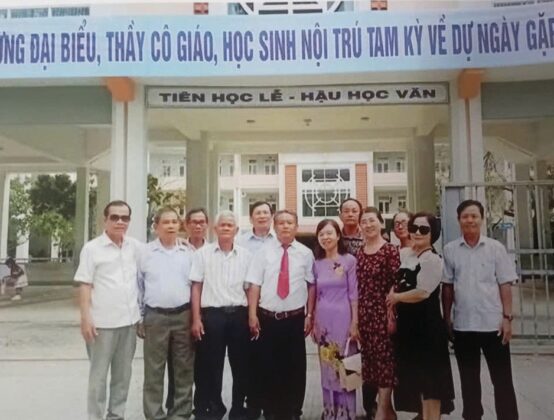 C&aacute;c bạn cựu HS lớp 9 năm học 1977 - 1978 ảnh chụp 2022