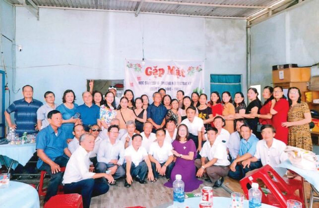 C&aacute;c bạn cựu Trường Nội tr&uacute; Tam Kỳ ảnh chụp năm 1997