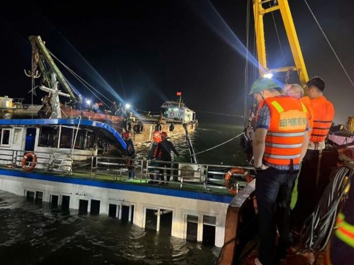 Vụ lật tàu trên vịnh Hạ Long: 35 người tử nạn, 4 người mất tích