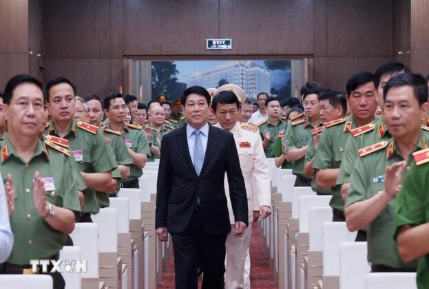 Chủ tịch nước Lương Cường đến dự Hội nghị sơ kết c&ocirc;ng t&aacute;c 6 th&aacute;ng đầu năm 2025 của Bộ C&ocirc;ng an.