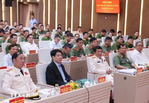 Chủ tịch nước Lương Cường v&agrave; c&aacute;c đại biểu dự Hội nghị sơ kết c&ocirc;ng t&aacute;c 6 th&aacute;ng đầu năm 2025 của Bộ C&ocirc;ng an.