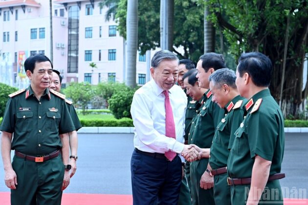 Tổng B&iacute; thư T&ocirc; L&acirc;m với l&atilde;nh đạo, thủ trưởng Bộ Quốc ph&ograve;ng v&agrave; Tổng cục Ch&iacute;nh trị Qu&acirc;n đội nh&acirc;n d&acirc;n Việt Nam.