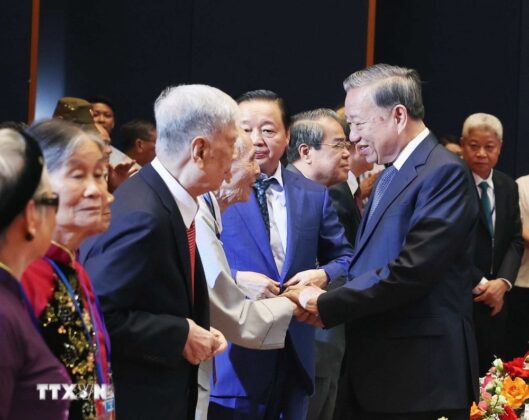 Tổng B&iacute; thư T&ocirc; L&acirc;m dự buổi gặp mặt người c&oacute; c&ocirc;ng, nh&acirc;n chứng lịch sử ti&ecirc;u biểu