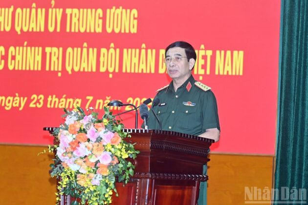 Đại tướng Phan Văn Giang, Ủy vi&ecirc;n Bộ Ch&iacute;nh trị, Ph&oacute; B&iacute; thư Qu&acirc;n ủy Trung ương, Bộ trưởng Quốc ph&ograve;ng ph&aacute;t biểu tại buổi l&agrave;m việc.