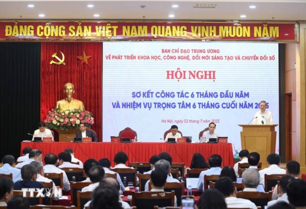 Tổng B&iacute; thư T&ocirc; L&acirc;m, Trưởng Ban Chỉ đạo Trung ương ph&aacute;t biểu khai mạc.