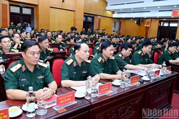 C&aacute;c đại biểu tham dự buổi l&agrave;m việc.