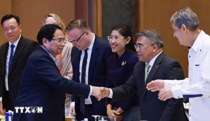 Thủ tướng Phạm Minh Ch&iacute;nh với c&aacute;c đại biểu quốc tế tham dự Lễ c&ocirc;ng bố th&agrave;nh lập Ủy ban Quốc gia Diễn đ&agrave;n hợp t&aacute;c ch&acirc;u &Aacute;-Th&aacute;i B&igrave;nh Dương 2027 (APEC 2027). (Ảnh: Dương Giang/TTXVN)