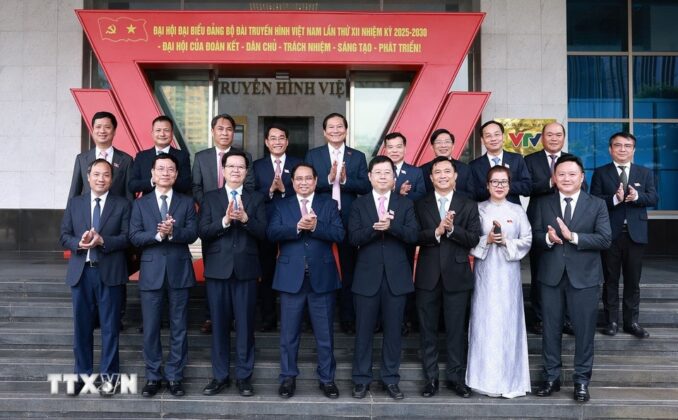 Thủ tướng Phạm Minh Ch&iacute;nh với c&aacute;c đại biểu dự Đại hội đại biểu lần thứ XII Đảng bộ Đ&agrave;i Truyền h&igrave;nh Việt Nam nhiệm kỳ 2025-2030.