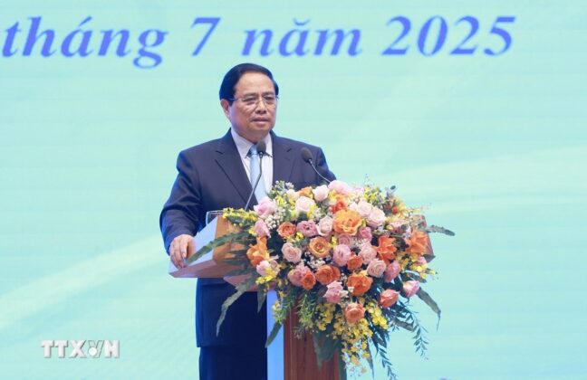 Thủ tướng Phạm Minh Ch&iacute;nh ph&aacute;t biểu tại Lễ c&ocirc;ng bố th&agrave;nh lập Ủy ban Quốc gia Diễn đ&agrave;n hợp t&aacute;c ch&acirc;u &Aacute; - Th&aacute;i B&igrave;nh Dương 2027 (APEC 2027). (Ảnh: Dương Giang/TTXVN)