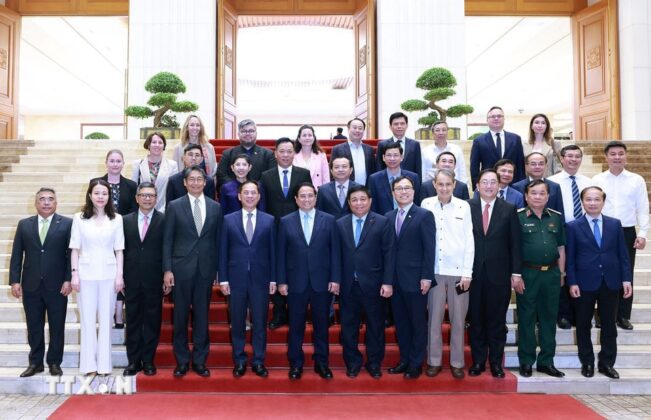 Thủ tướng Phạm Minh Ch&iacute;nh v&agrave; c&aacute;c đại biểu dự Lễ c&ocirc;ng bố th&agrave;nh lập Ủy ban Quốc gia Diễn đ&agrave;n hợp t&aacute;c ch&acirc;u &Aacute; - Th&aacute;i B&igrave;nh Dương 2027 (APEC 2027). (Ảnh: Dương Giang/TTXVN)