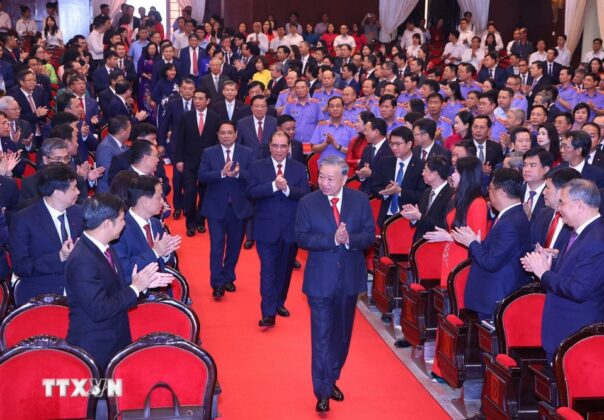 Tổng B&iacute; thư T&ocirc; L&acirc;m, Thủ tướng Phạm Minh Ch&iacute;nh v&agrave; c&aacute;c đồng ch&iacute; L&atilde;nh đạo, nguy&ecirc;n L&atilde;nh đạo Đảng, Nh&agrave; nước đến dự Đại hội. (Ảnh: Văn Điệp/TTXVN)