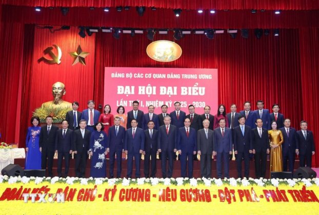 Tổng B&iacute; thư T&ocirc; L&acirc;m, c&aacute;c đồng ch&iacute; l&atilde;nh đạo, nguy&ecirc;n l&atilde;nh đạo Đảng, Nh&agrave; nước v&agrave; c&aacute;c đại biểu dự Đại hội. (Ảnh: Thống Nhất/TTXVN)