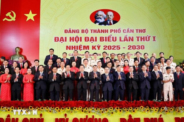 Chủ tịch Quốc hội Trần Thanh Mẫn với đại biểu dự Đại hội.