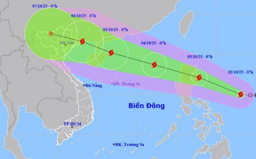 Áp thấp nhiệt đới mạnh lên thành bão Matmo, tối mai vào Biển Đông