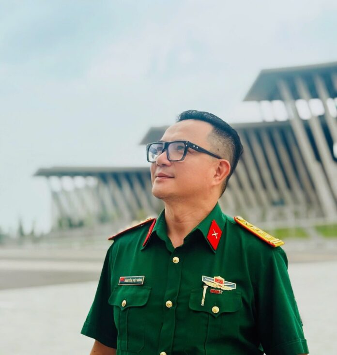 Chùm thơ "Chân dung 35" của Phùng Văn Khai Chùm thơ "Chân dung 35" của Phùng Văn Khai