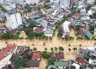Huế: Lũ sông Hương xuống sát báo động 3, hơn 44.500 ngôi nhà bị ngập Huế: Lũ sông Hương xuống sát báo động 3, hơn 44.500 ngôi nhà bị ngập