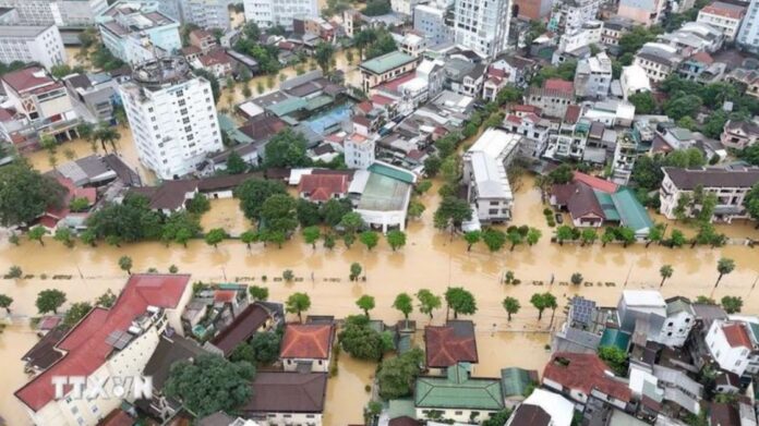 Huế: Lũ sông Hương xuống sát báo động 3, hơn 44.500 ngôi nhà bị ngập