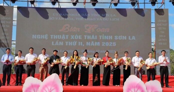Tôn vinh, lan tỏa vẻ đẹp nghệ thuật Xòe Thái ở Sơn La Tôn vinh, lan tỏa vẻ đẹp nghệ thuật Xòe Thái ở Sơn La