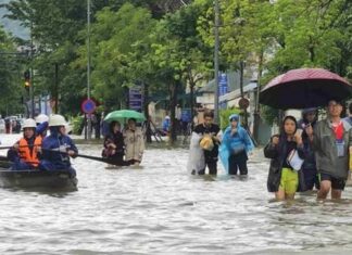 Miền Trung lại bước vào đợt mưa lớn tiếp nối Miền Trung lại bước vào đợt mưa lớn tiếp nối