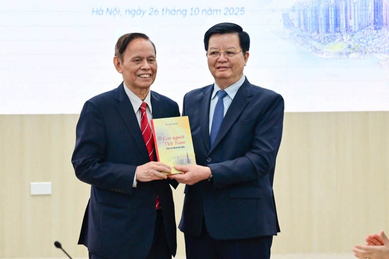 Ra mắt cuốn sách 'Con người Việt Nam vào kỷ nguyên mới' của PGS.TS Nguyễn Hồng Vinh