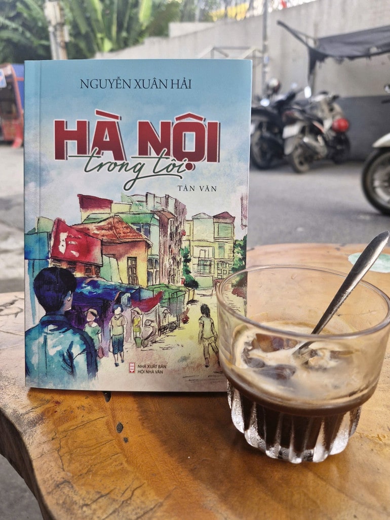 Bức tranh hoài niệm và đối thoại trong tập tản văn 'Hà Nội trong tôi'