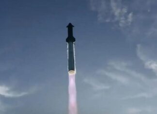 SpaceX và Blue Origin làm 'nóng' cuộc đua trở lại Mặt Trăng