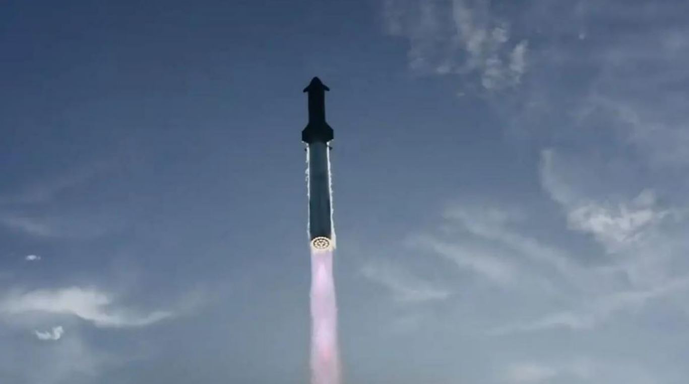 SpaceX và Blue Origin làm 'nóng' cuộc đua trở lại Mặt Trăng