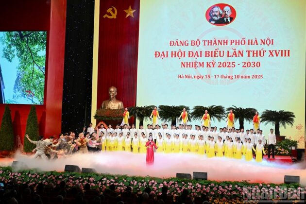 Tiết mục biểu diễn nghệ thuật mở đầu Đại hội. (Ảnh: THỦY NGUY&Ecirc;N)