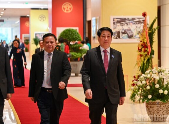 Chủ tịch nước Lương Cường dự Đại hội Đảng bộ th&agrave;nh phố H&agrave; Nội lần thứ 18. (Ảnh: THỦY NGUY&Ecirc;N)