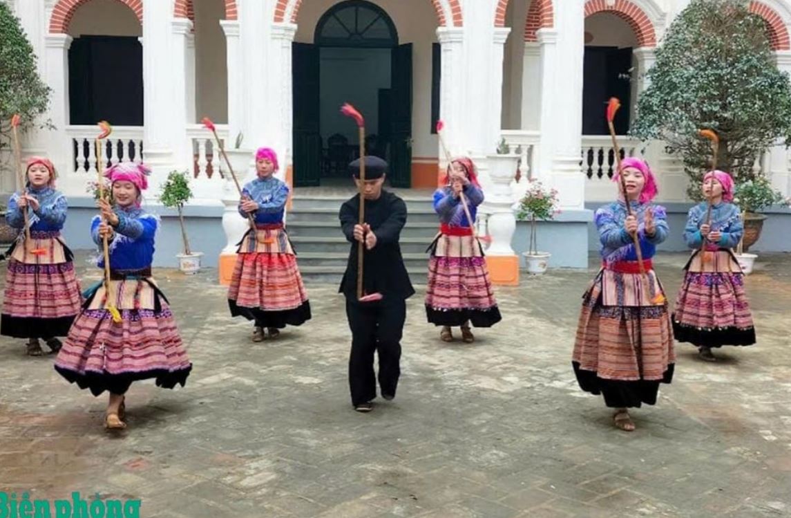 Vũ điệu sênh tiền trên dải đất biên cương