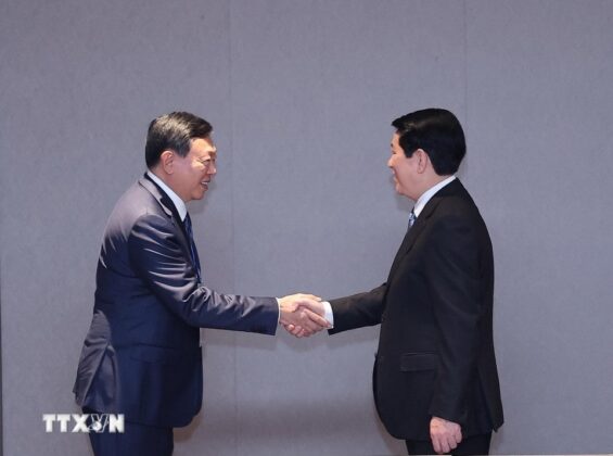 Chủ tịch nước Lương Cường tiếp Chủ tịch Tập đo&agrave;n Lotte Shin Dong-bin.