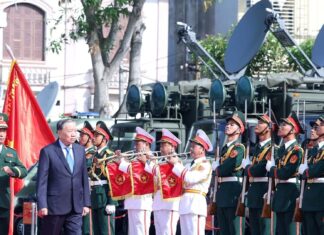 Tổng Bí thư dự Lễ kỷ niệm 80 năm Ngày truyền thống Lực lượng vũ trang Quân khu 4