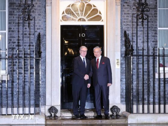 Thủ tướng Li&ecirc;n hiệp Vương quốc Anh v&agrave; Bắc Ireland Keir Starmer đ&oacute;n Tổng B&iacute; thư T&ocirc; L&acirc;m.