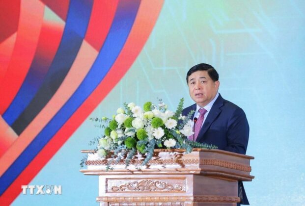 Ph&oacute; Thủ tướng Nguyễn Ch&iacute; Dũng - Ph&oacute; Trưởng ban Ban Chỉ đạo Trung ương về ph&aacute;t triển khoa học, c&ocirc;ng nghệ, đổi mới s&aacute;ng tạo v&agrave; chuyển đổi số Quốc gia ph&aacute;t biểu khai mạc.