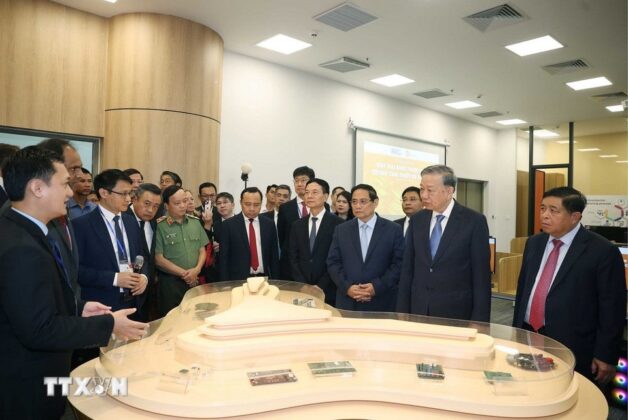 Tổng B&iacute; thư T&ocirc; L&acirc;m, Thủ tướng Phạm Minh Ch&iacute;nh tại Lễ khai trương Trung t&acirc;m vi mạch b&aacute;n dẫn.