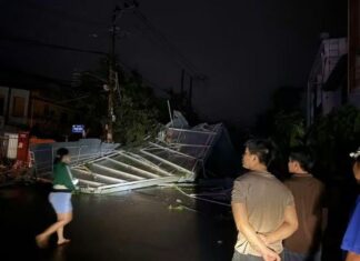 Bão số 13 làm nhiều người chết do sập nhà