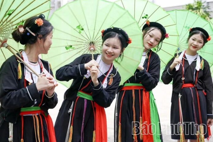 Bảo tồn làn điệu Soọng cô của người Sán Dìu Bảo tồn làn điệu Soọng cô của người Sán Dìu