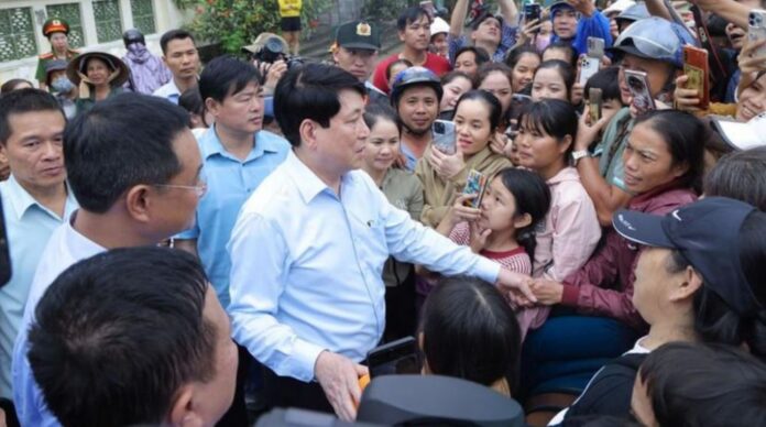 Chủ tịch nước Lương Cường thăm hỏi bà con vùng lũ tại Đà Nẵng