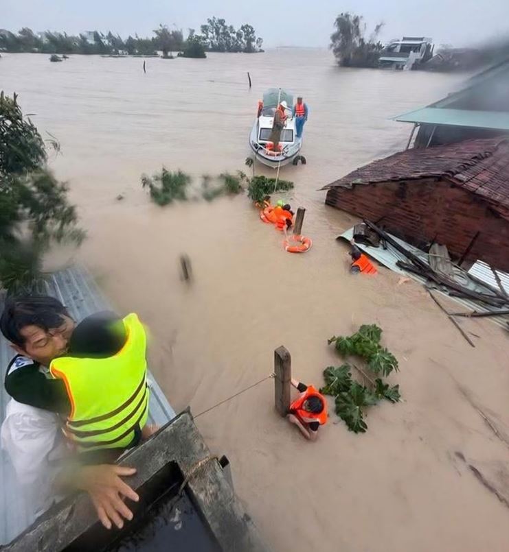 Đắk Lắk: 25 người chết và mất tích, hàng ngàn nhà chìm trong nước