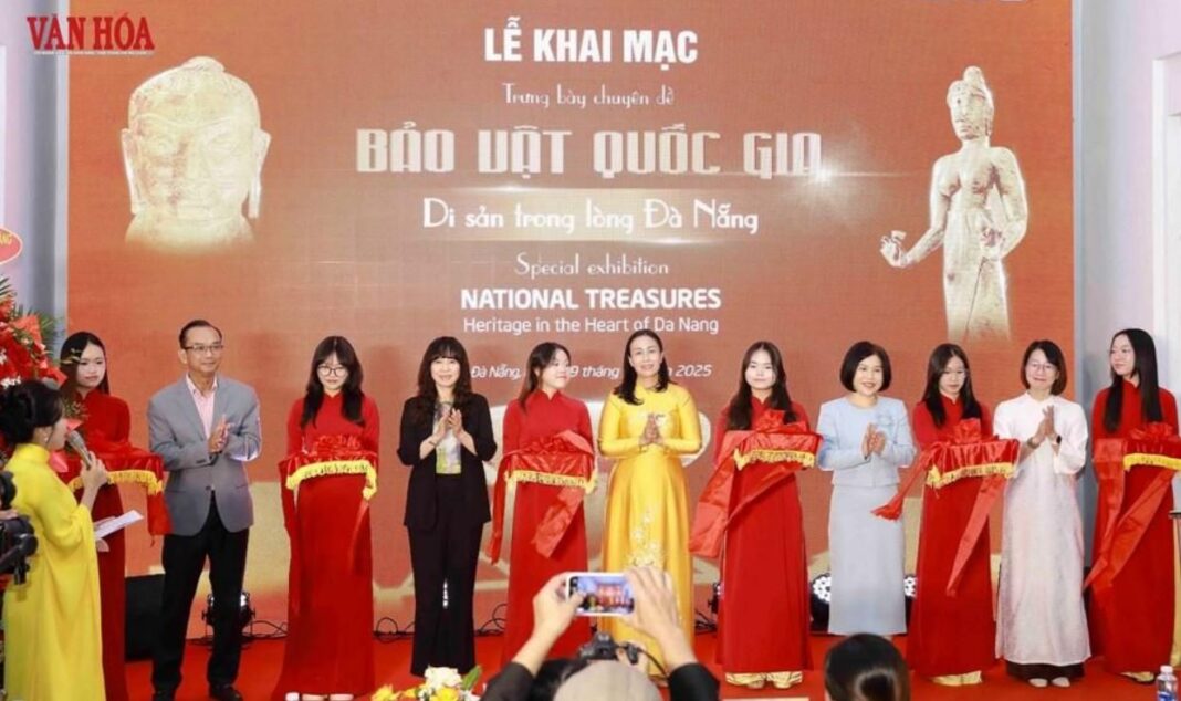 Khai mạc trưng bày chuyên đề 'Bảo vật quốc gia - Di sản trong lòng Đà Nẵng'