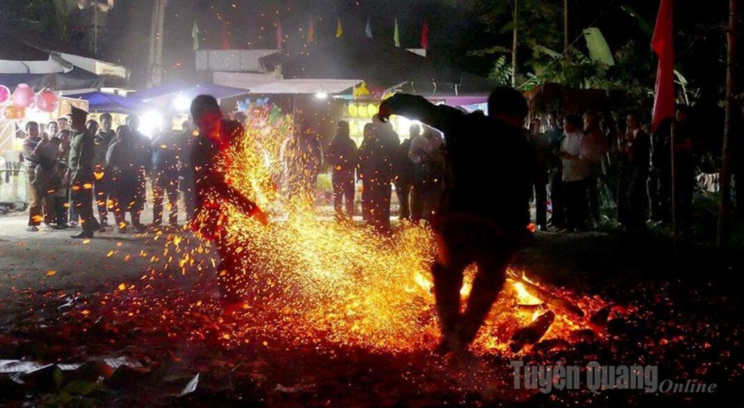 Lễ hội Nhảy lửa dân tộc Pà Thẻn xã Quang Bình Lễ hội Nhảy lửa dân tộc Pà Thẻn xã Quang Bình