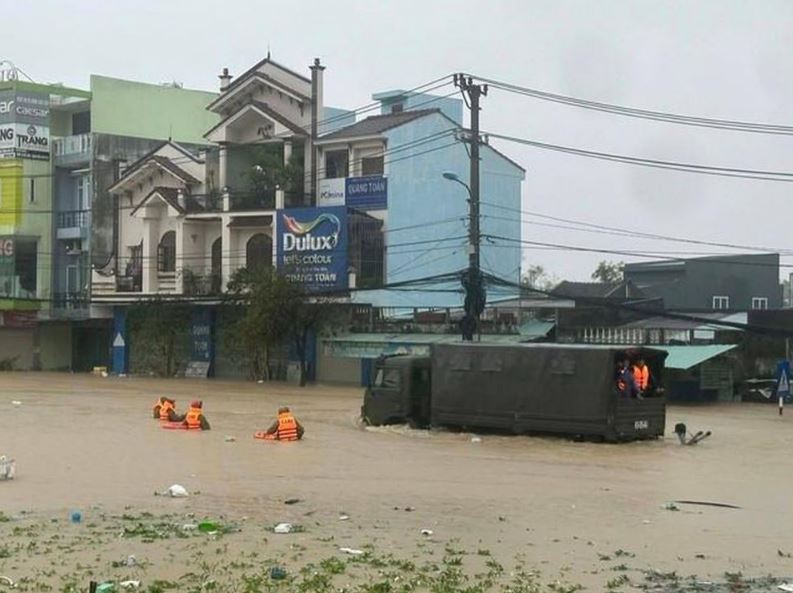 Mưa đặc biệt lớn gây lũ lịch sử tại Tây Nguyên và Nam Trung Bộ, nhiều hồ chứa xả lũ, 21 người chết và mất tích